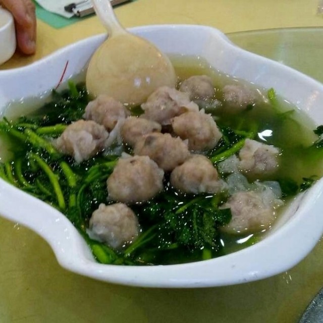 上汤鱼皮饺浸西洋菜