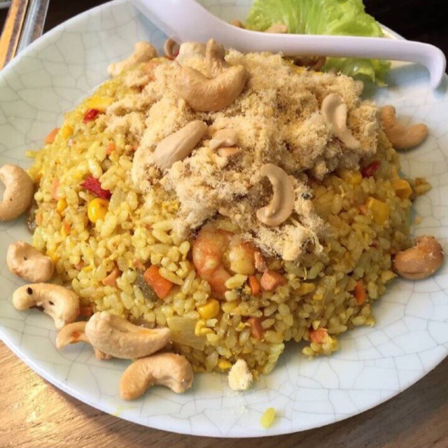 泰式海鲜菠萝饭