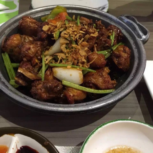 香茅焖鸡煲