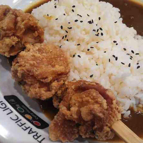 炸鸡排咖喱饭