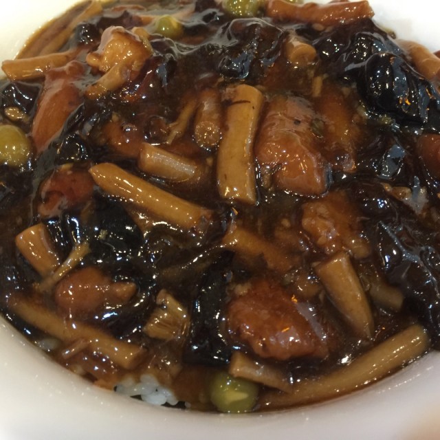 茶树菇烧肉饭