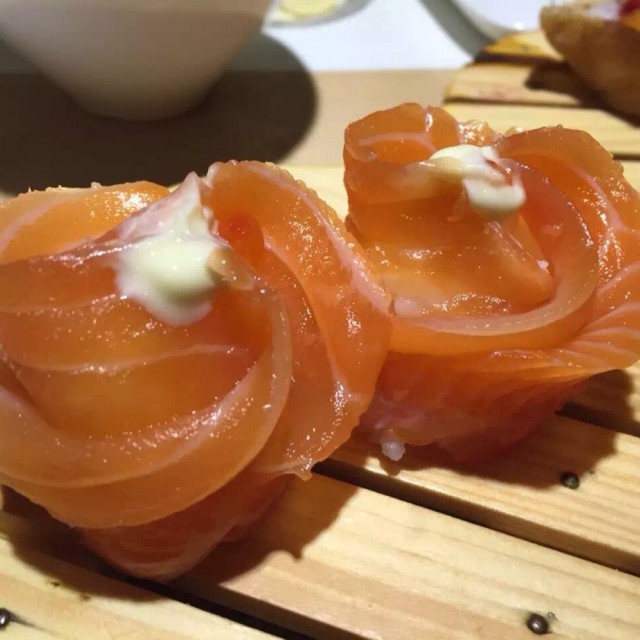 玫瑰三文鱼卷