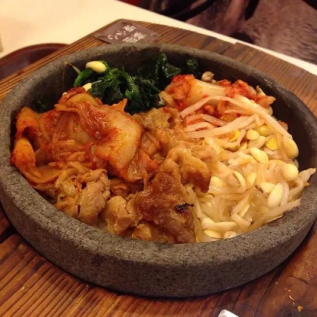 石锅辣白菜饭