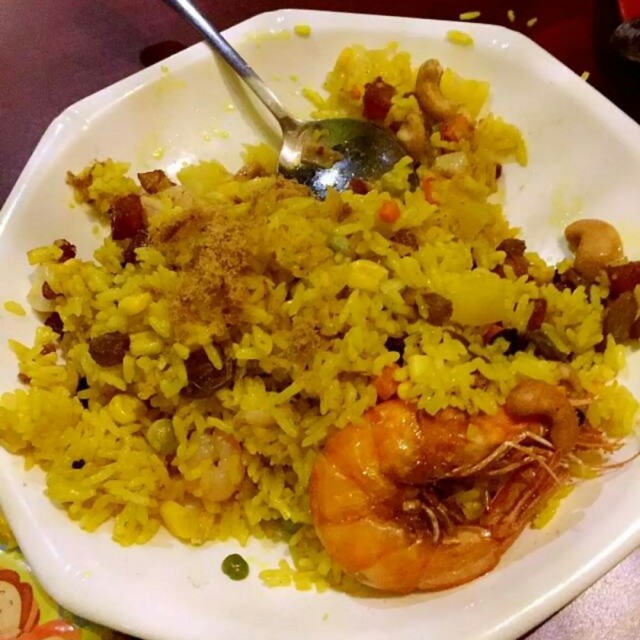 菠萝海鲜炒饭