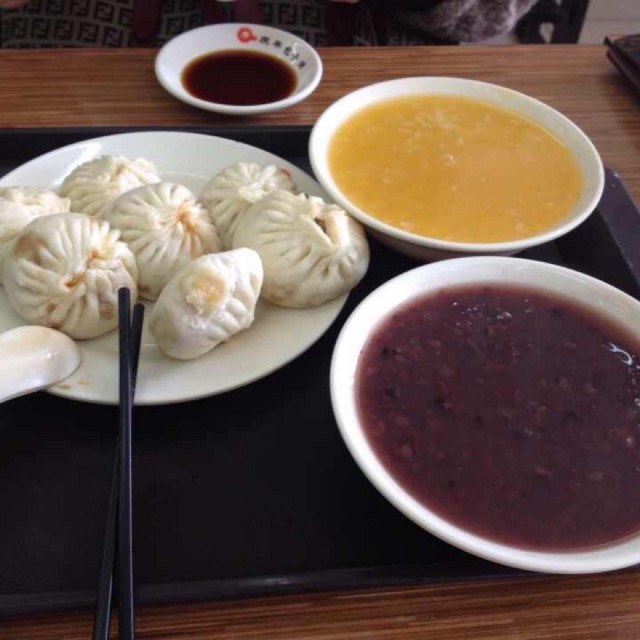 猪肉三鲜包子