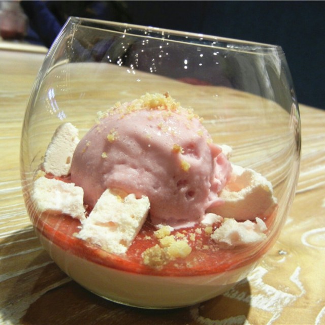 樱花草莓奶冻