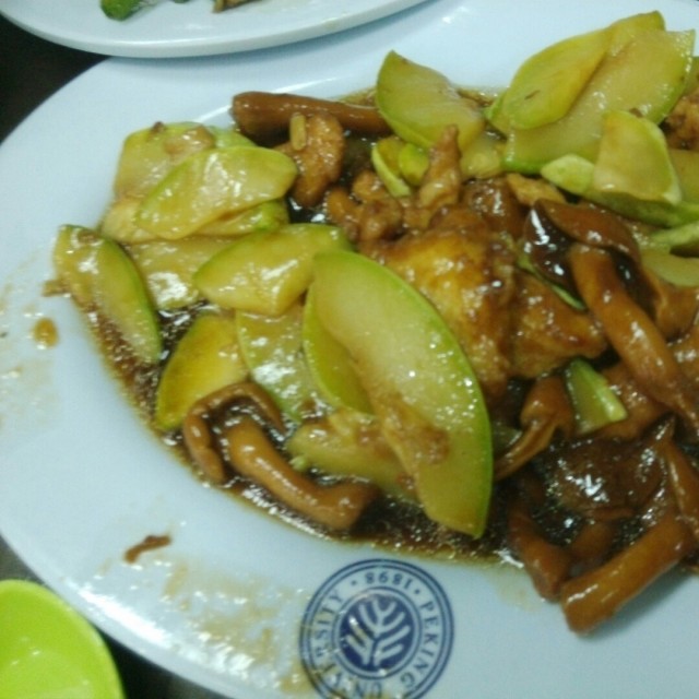 西葫芦滑子菇炒肉片