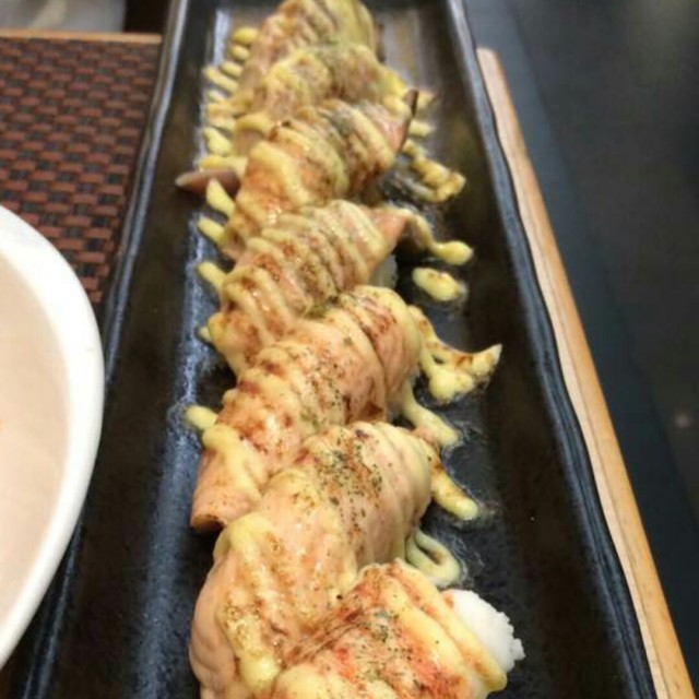 芝士火炙三文鱼寿司