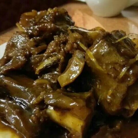 炖牛尾骨