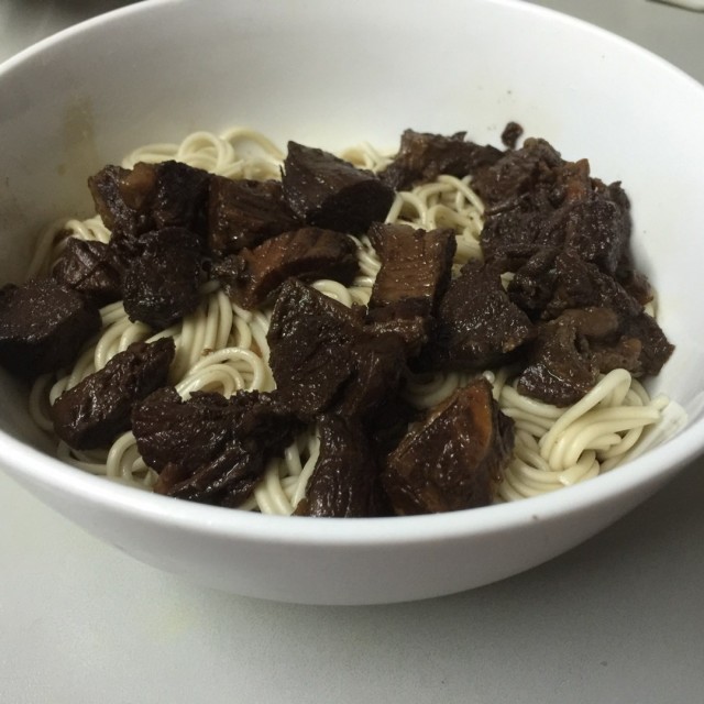 红烧牛肉拌面