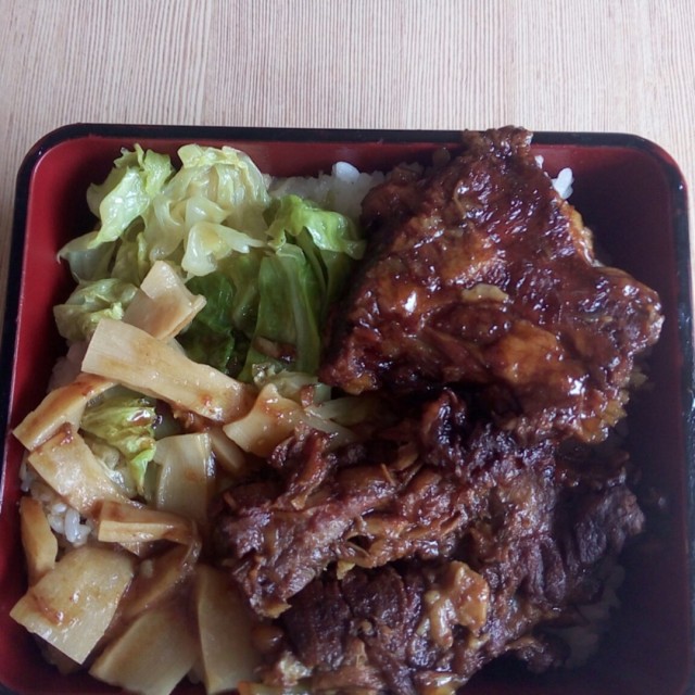 红烧猪软骨定食