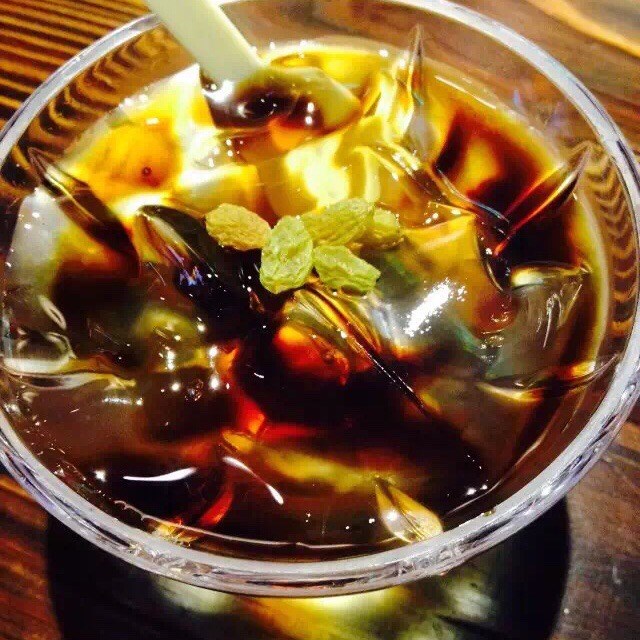 冰镇龟苓膏