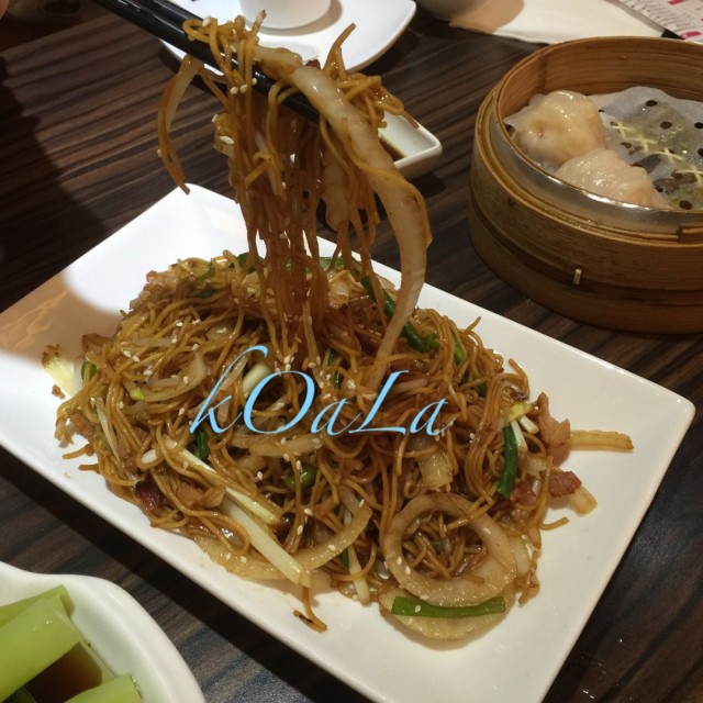豉油皇银芽叉烧炒面