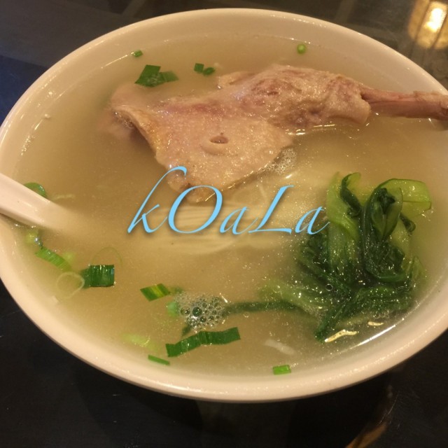 白汤卤鸭腿面