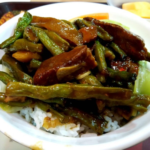 豆角烧肉饭