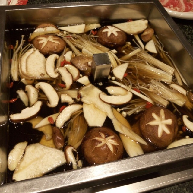 山珍菌汤锅