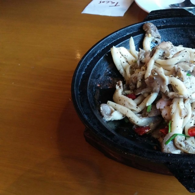 铁锅菌菇烤虾