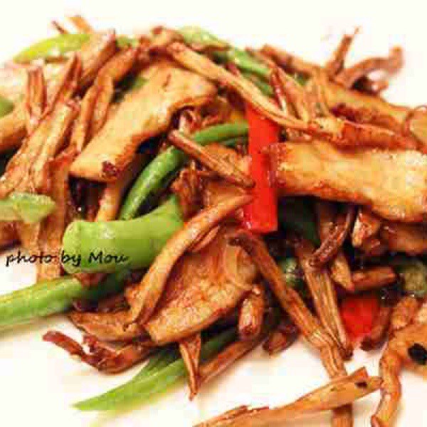 茶树菇爆猪颈肉
