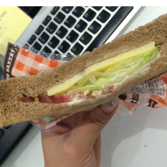 全麦蔬菜三明治