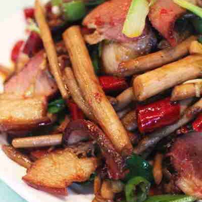 茶树菇腊肉