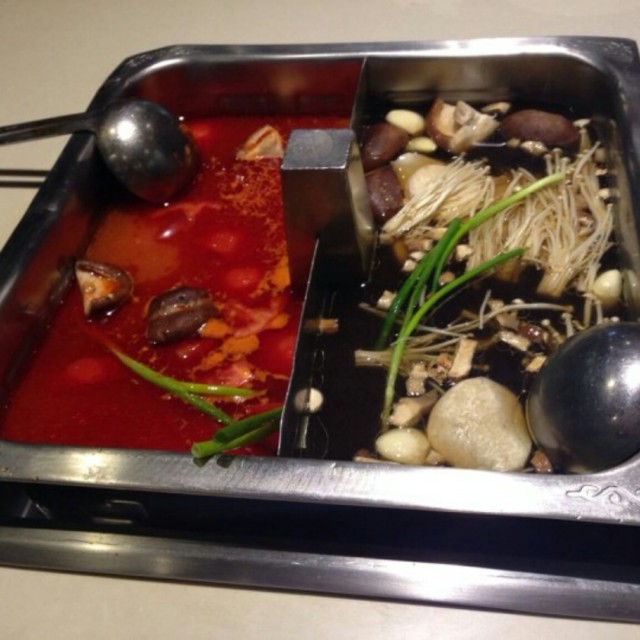 番茄菌菇鸳鸯锅