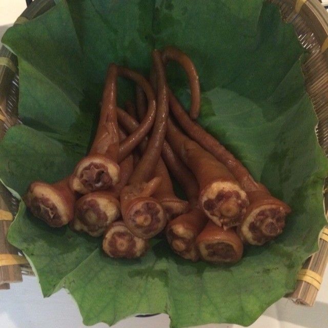 卤猪尾巴