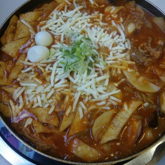 牛肉芝士年糕火锅