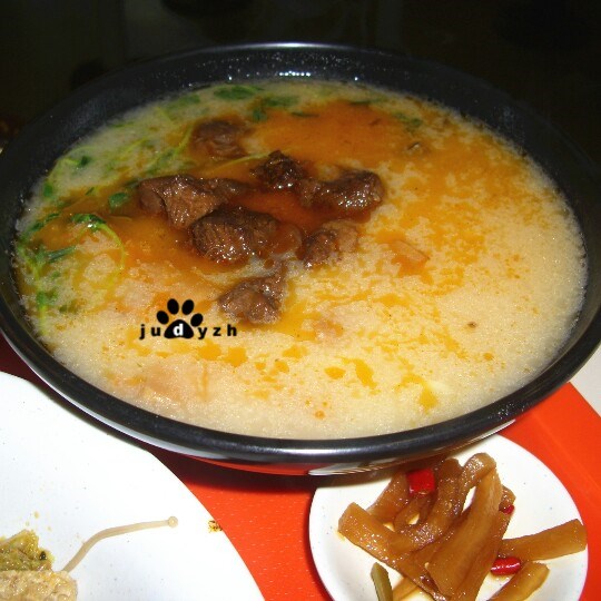 浓汤牛肉弹面