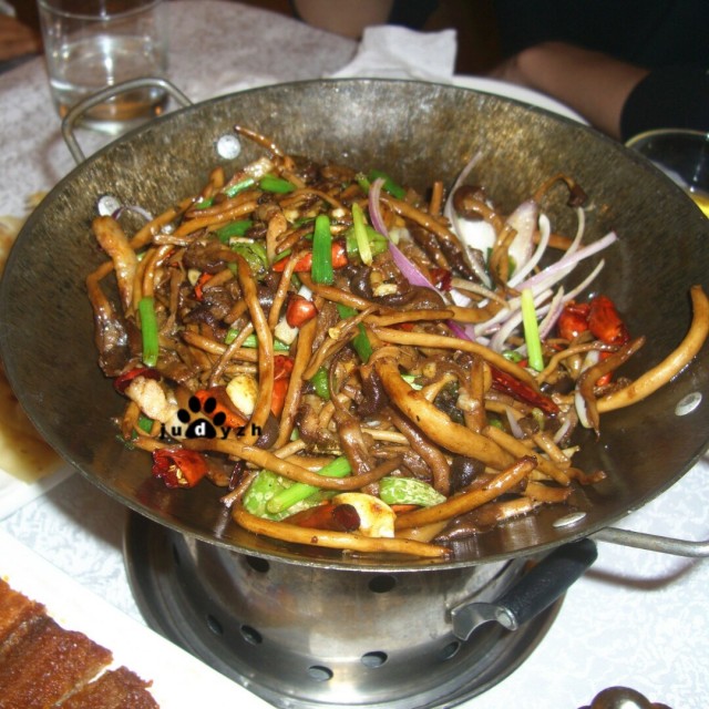 干锅鲜茶树菇