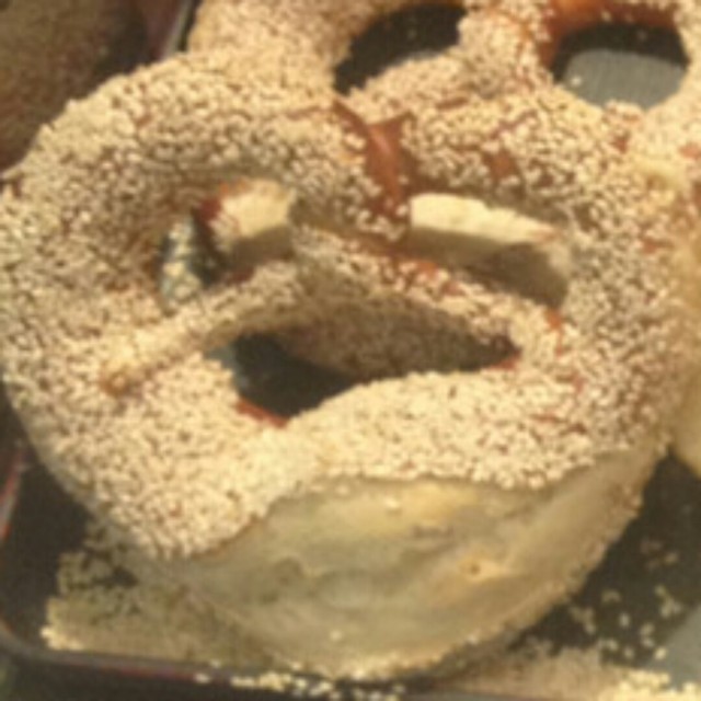 白芝麻扭结饼