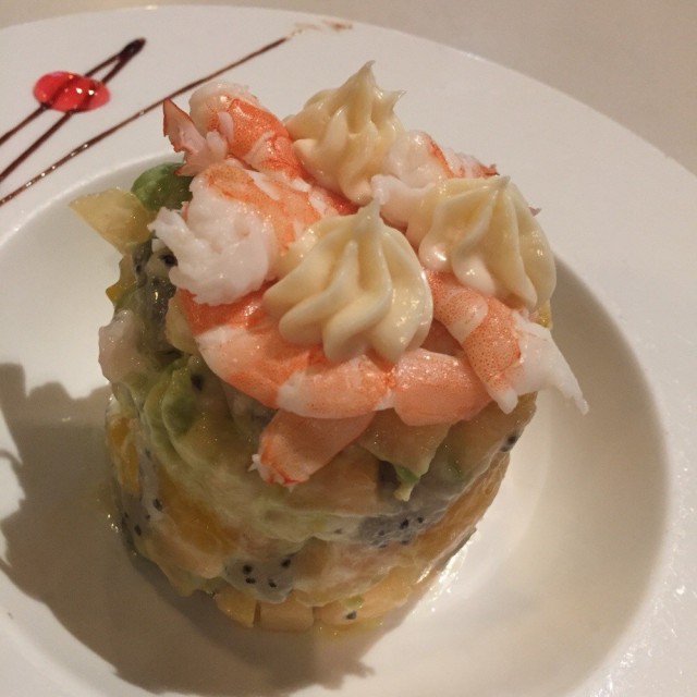 三文鱼牛油果色拉