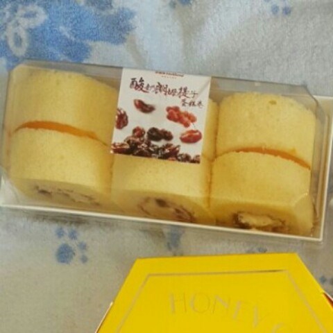 酸奶朗姆提子蛋糕卷