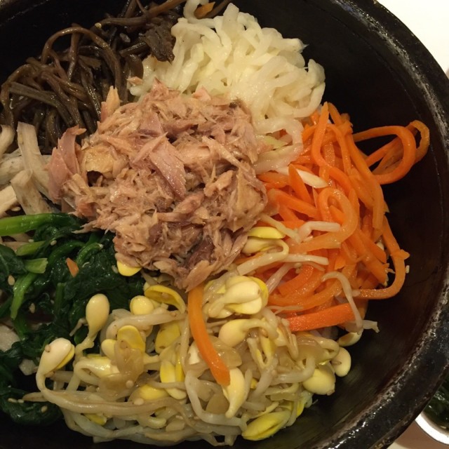 金枪鱼石锅拌饭