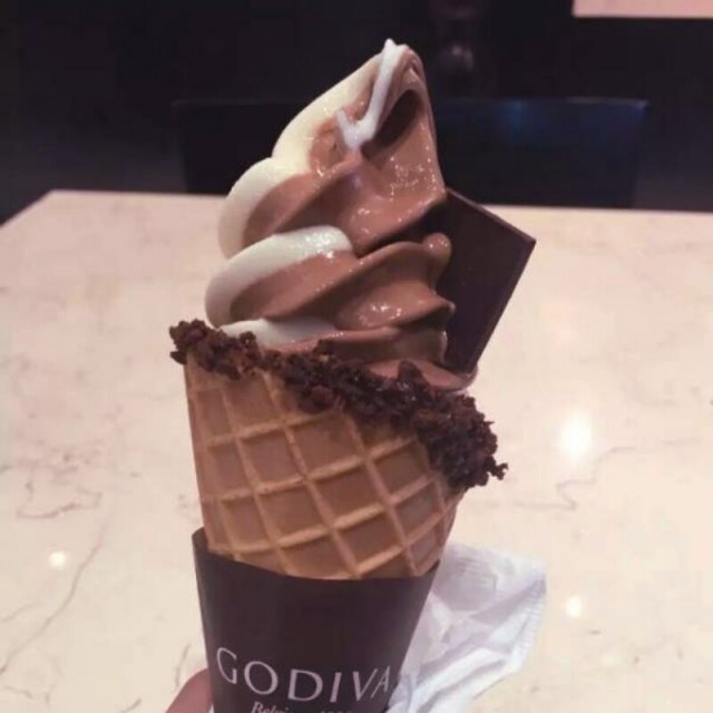 双色软冰淇淋