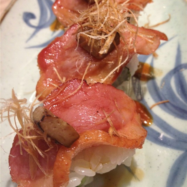 火焰鸭胸肉鹅肝卷