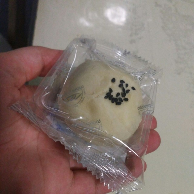 蛋香肉松酥