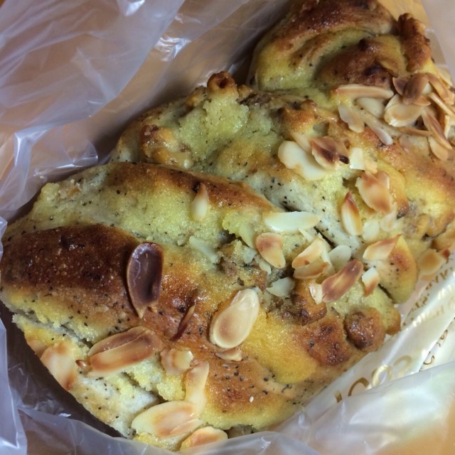 红茶牛奶面包