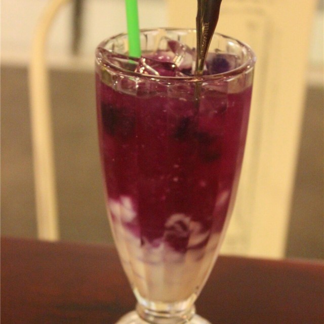 蓝莓牛奶