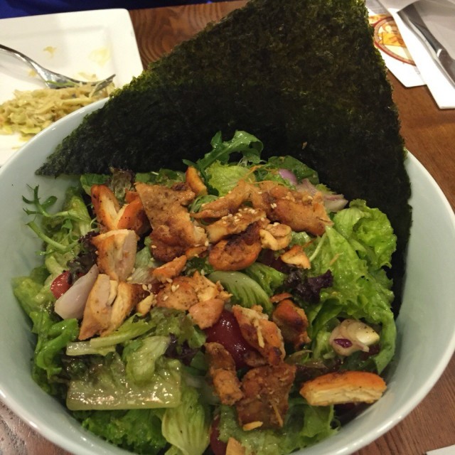烤鸡肉蔬菜色拉