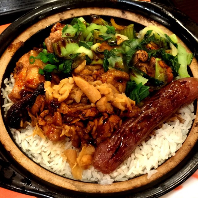 滑鸡腊味煲仔饭