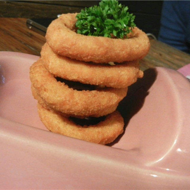 炸鱿鱼佐辣味酱