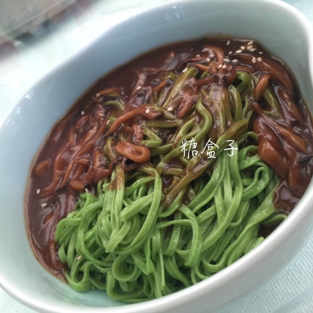 翡翠葱油菇丝面