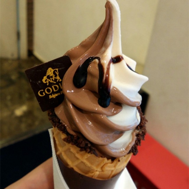双色冰淇淋