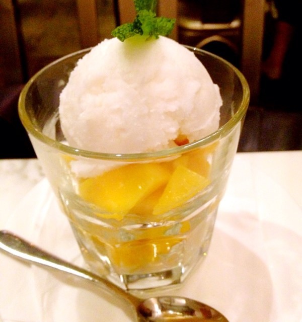 底層居然加入糯米飯,特別的芒果糯米飯