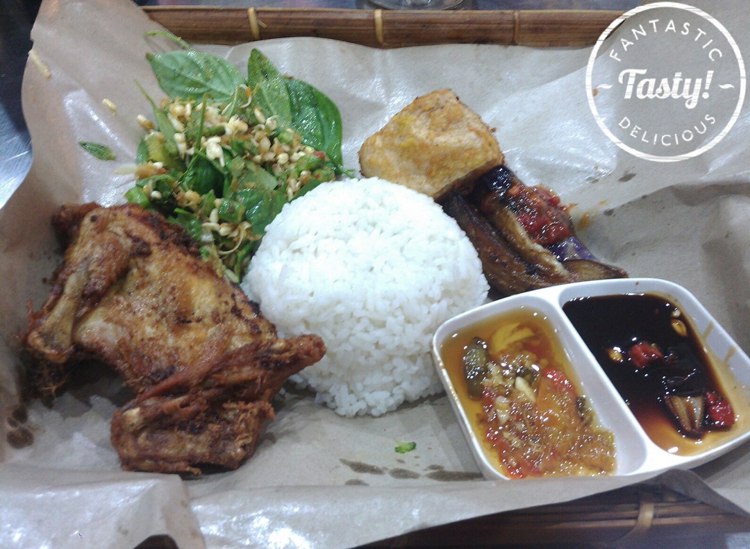 Nasi Ayam Penyet Wong Solo : Ayam Penyet Wong Solo Di Simpang Surabaya