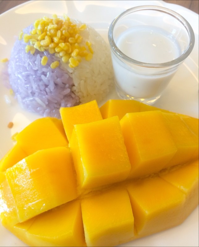 Sweet sticky rice with mango ข้าวเหนียวมะม่วงน้ำดอกไม้ - S&P Restaurant ...