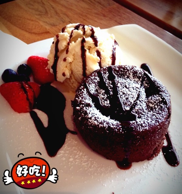 Warm cake pudding with vanilla ice cream