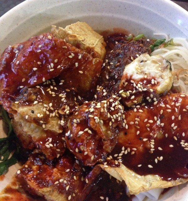 Enjoying the No 1 Yong Tau Foo in Singapore !