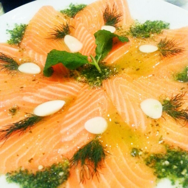 三文魚配埋辣汁好正呀!