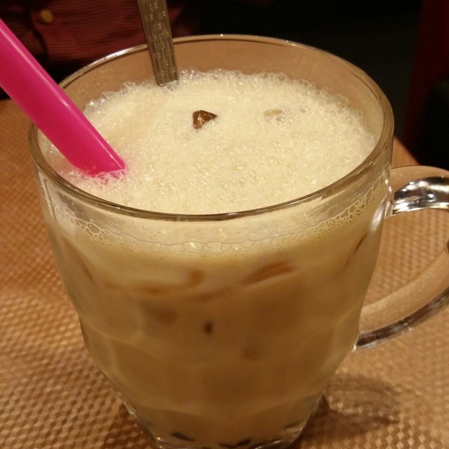 杯茶飲左一杯就衝埋黎想收左我，火都黎!!多人等位都唔係咁趕客卦!!